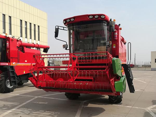 Grain Combine Harvesting Machine